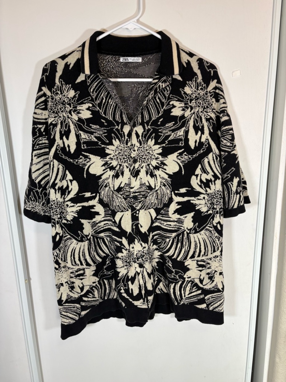 Zara Man Floral Button Up Shirt Tropical Black & White Large